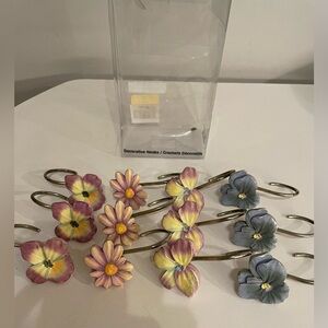 Set of 12 flower shower curtain hooks